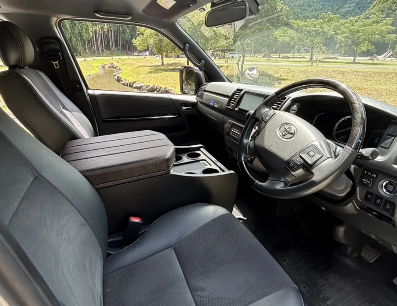 車内にフィットするスマートストレージ