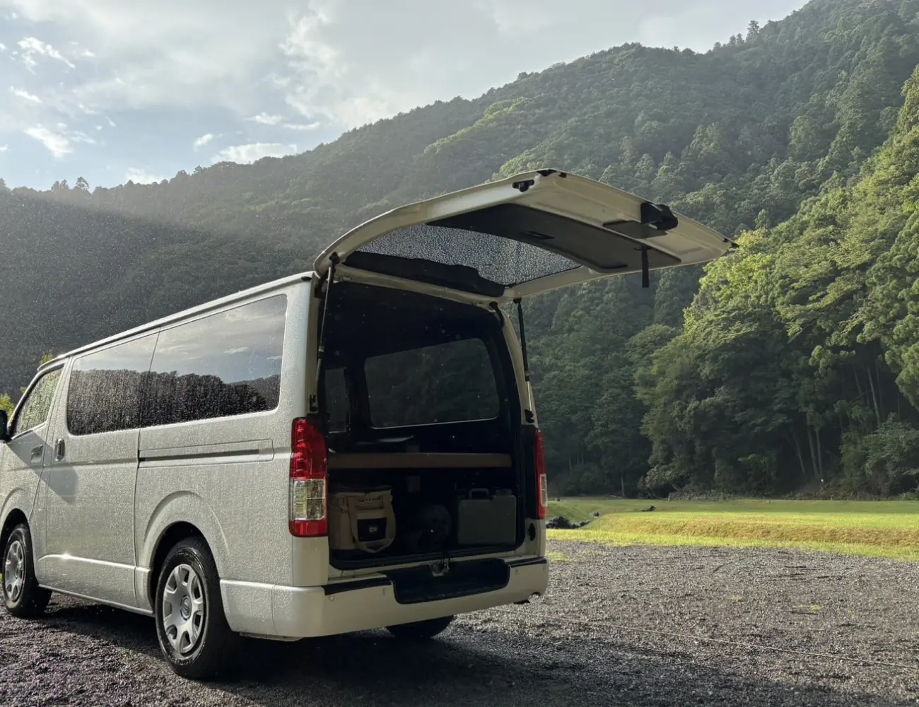 ハイエース専用ベッドキット画像