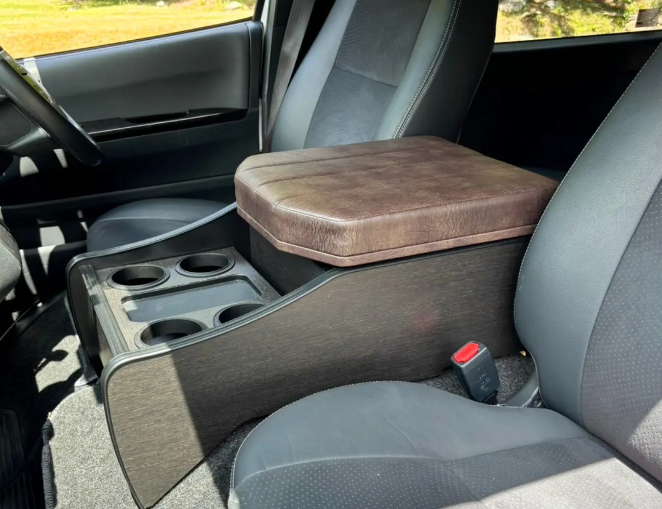 ハイエース専用センターコンソール画像