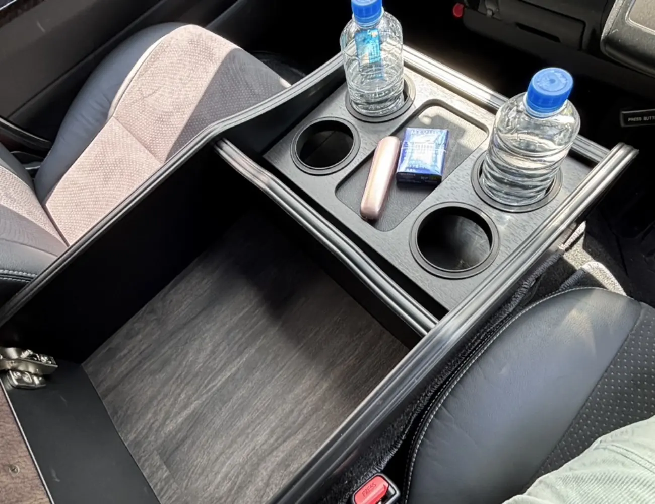 ハイエース専用センターコンソール画像